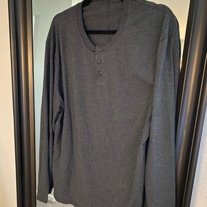 Lululemon 5 year basic tee Henley large